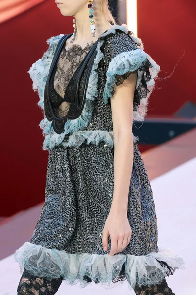 Look 50